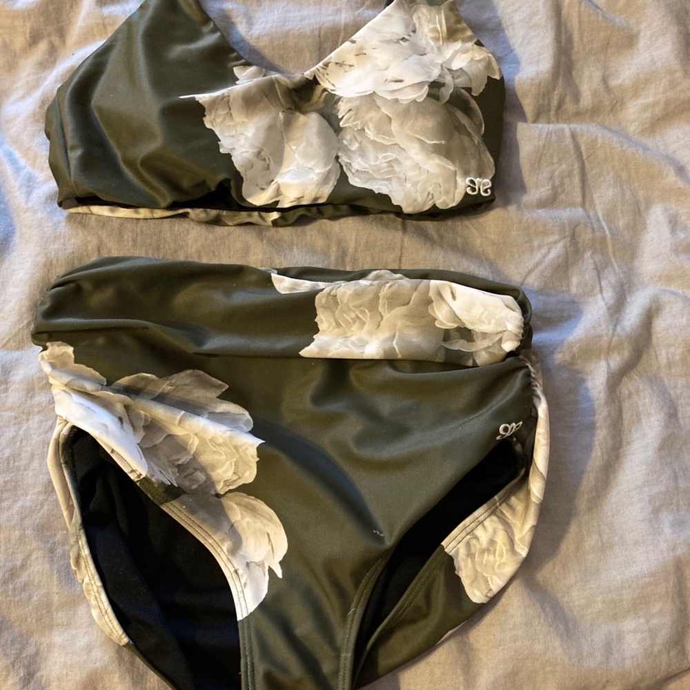 2 piece swimsuit by Albion